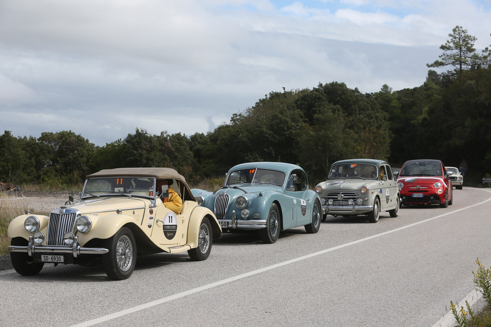 437 Antique car road rally from maine to california for wallpaper